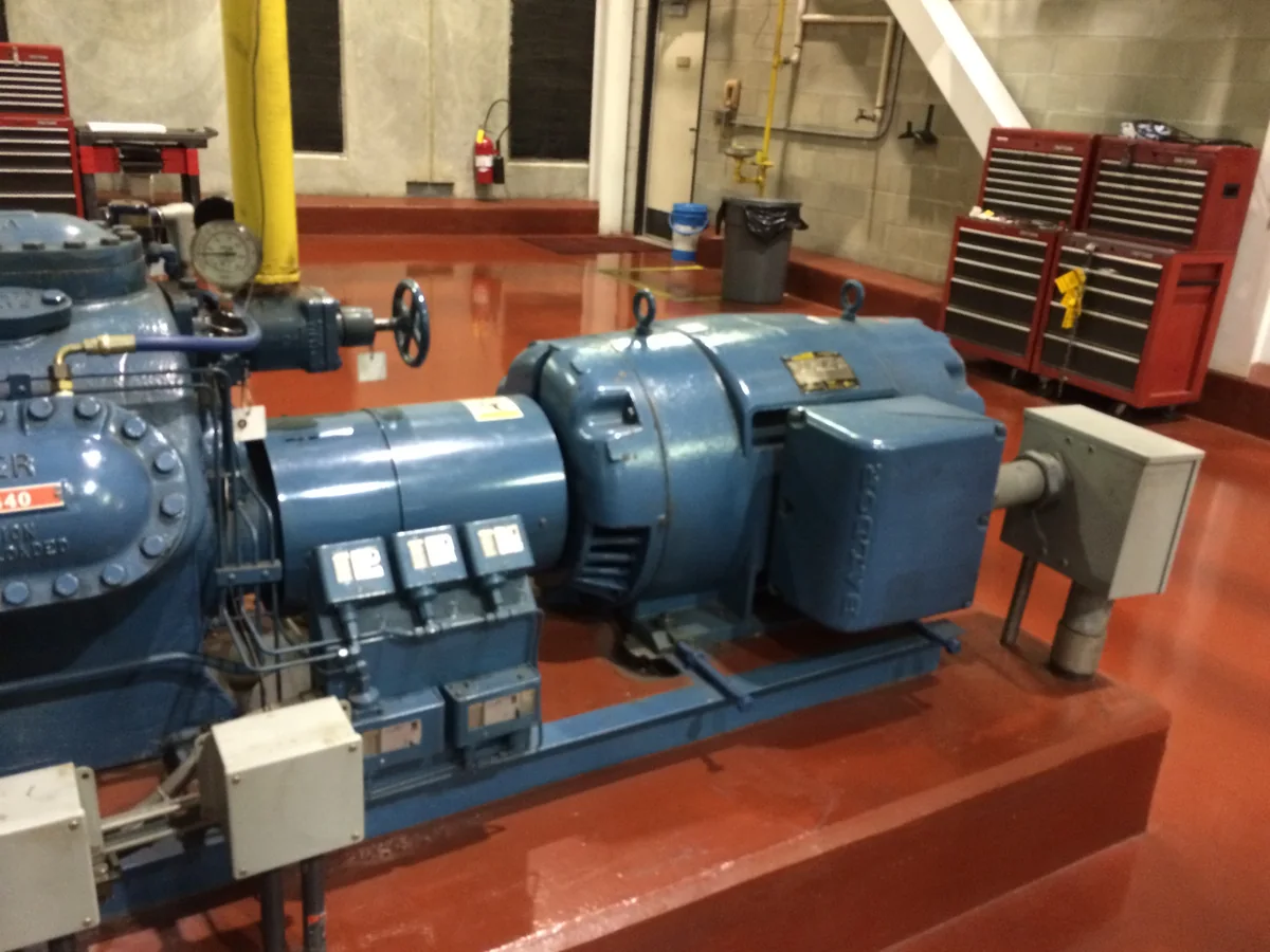 Industrial refrigeration compressor